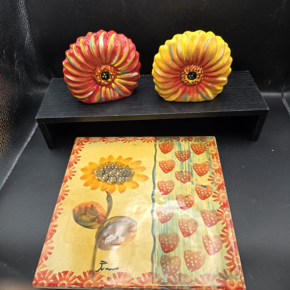 Clay Art Sunflower Salt And Pepper  Shakers And Trivet‎
